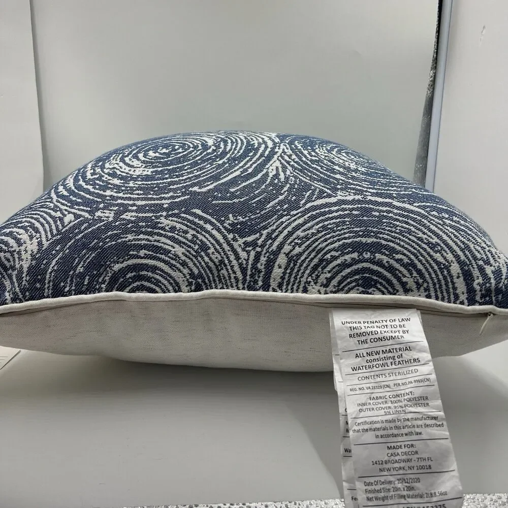 1-NWT CASA DECOR DECORATIVE Blue White Abstract Concentric Feather 20” Pillow